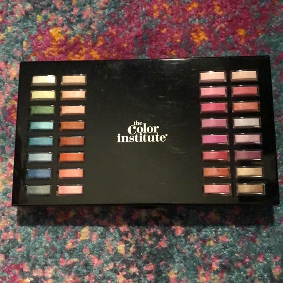 The Color Institute all-inclusive makeup kit - Picture 1 of 6